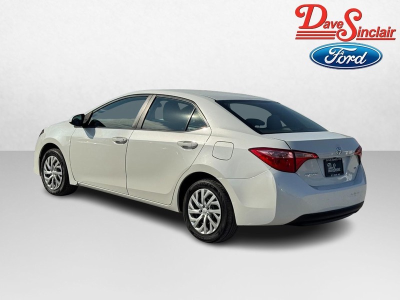 Toyota Corolla Vehicle Full-screen Gallery Image 09