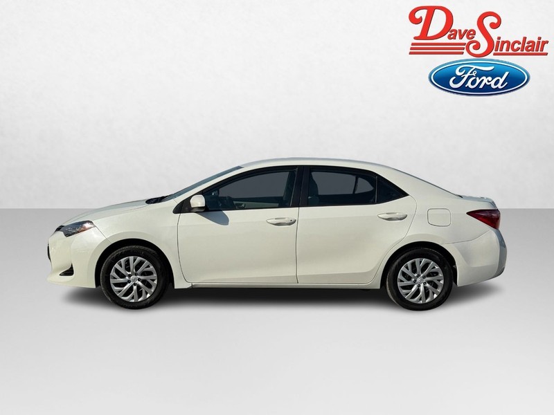 Toyota Corolla Vehicle Full-screen Gallery Image 10