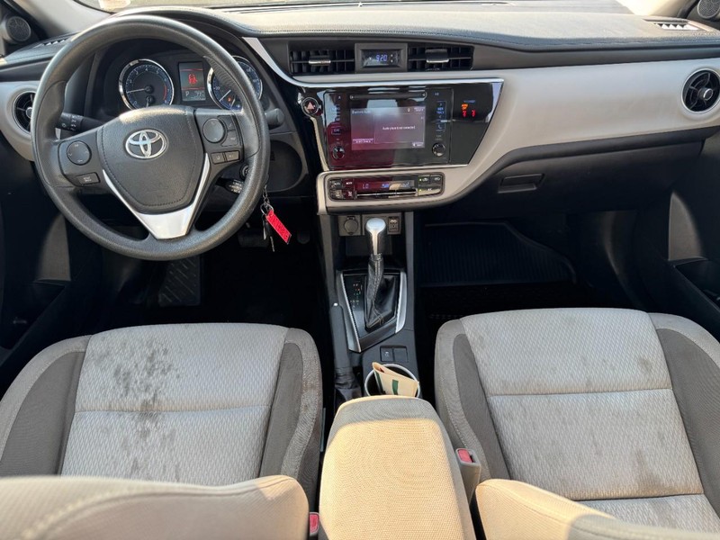 Toyota Corolla Vehicle Full-screen Gallery Image 15
