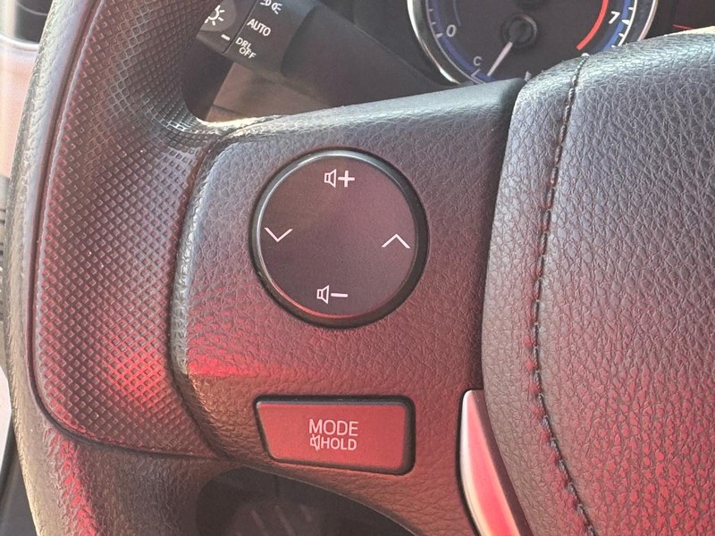 Toyota Corolla Vehicle Full-screen Gallery Image 18