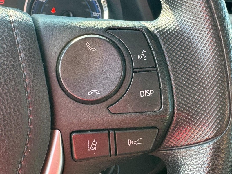 Toyota Corolla Vehicle Full-screen Gallery Image 19