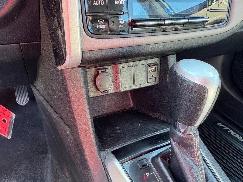 Toyota Corolla Vehicle Full-screen Gallery Image 21