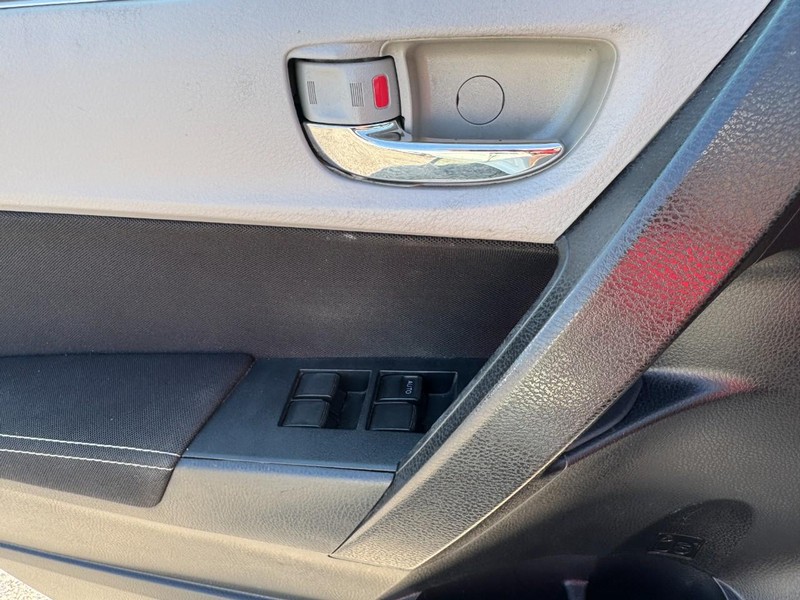 Toyota Corolla Vehicle Full-screen Gallery Image 23