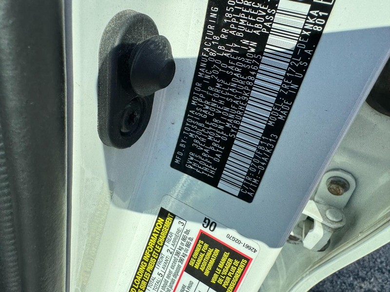 Toyota Corolla Vehicle Full-screen Gallery Image 25