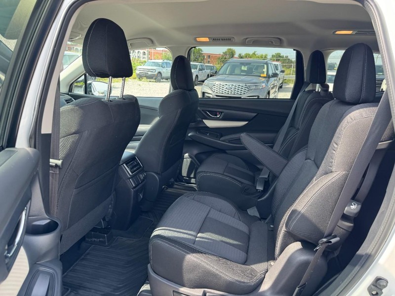 Subaru Ascent Vehicle Full-screen Gallery Image 11