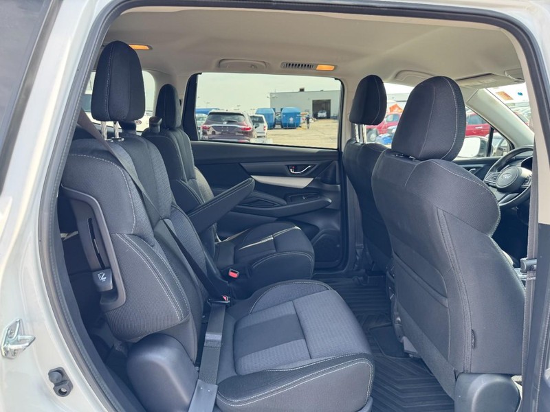 Subaru Ascent Vehicle Full-screen Gallery Image 12