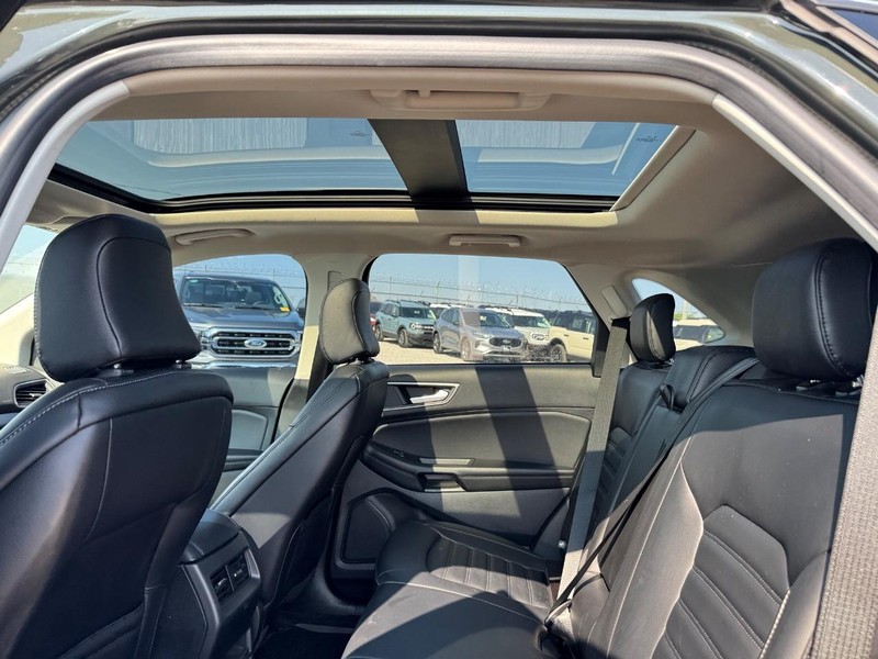 Ford Edge Vehicle Full-screen Gallery Image 13
