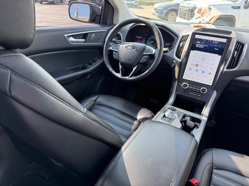 Ford Edge Vehicle Full-screen Gallery Image 15