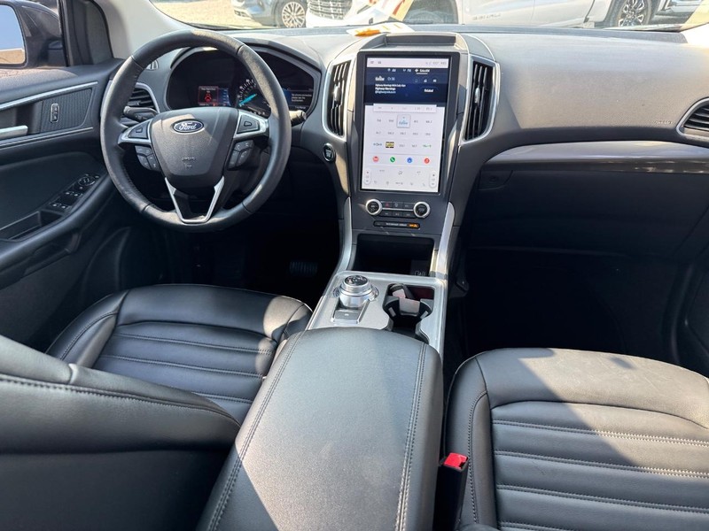 Ford Edge Vehicle Full-screen Gallery Image 16