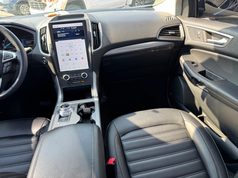 Ford Edge Vehicle Full-screen Gallery Image 17