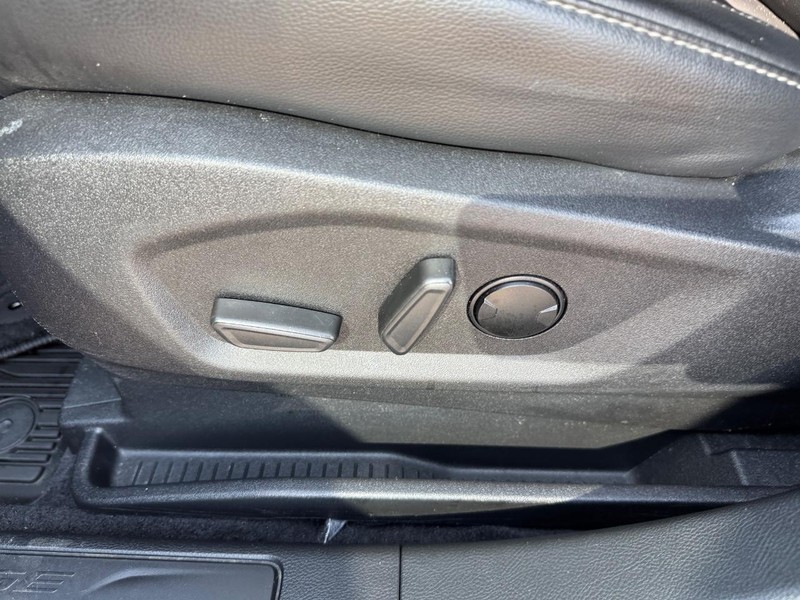 Ford Edge Vehicle Full-screen Gallery Image 18