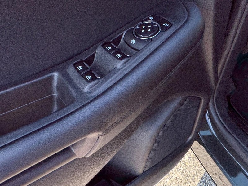 Ford Edge Vehicle Full-screen Gallery Image 19