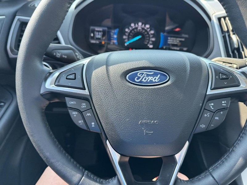 Ford Edge Vehicle Full-screen Gallery Image 20