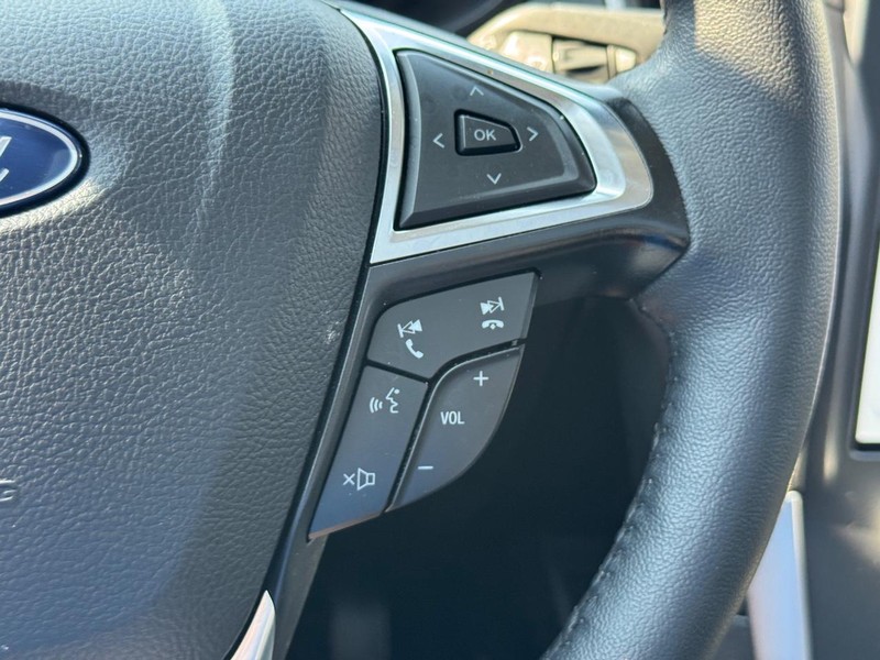 Ford Edge Vehicle Full-screen Gallery Image 22