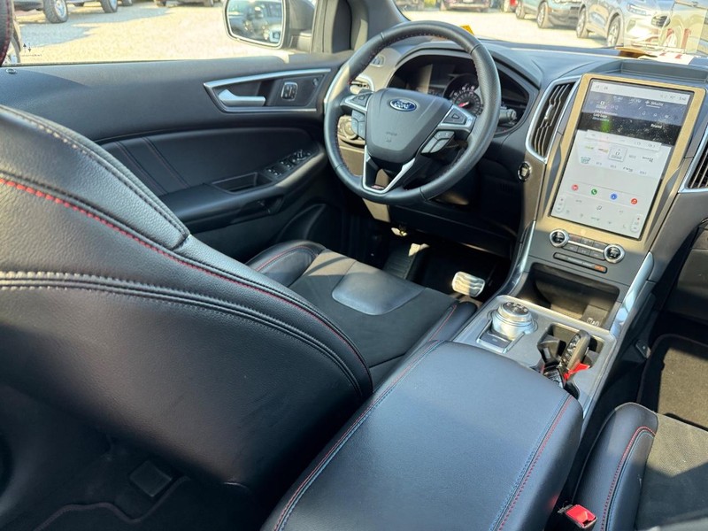 Ford Edge Vehicle Full-screen Gallery Image 15