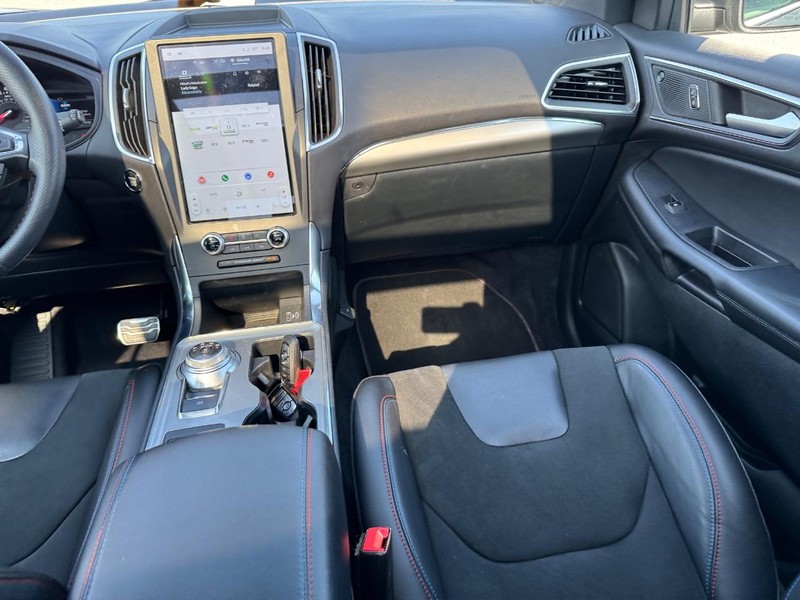 Ford Edge Vehicle Full-screen Gallery Image 17