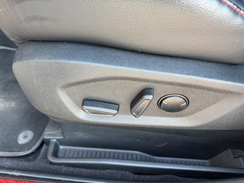 Ford Edge Vehicle Full-screen Gallery Image 18