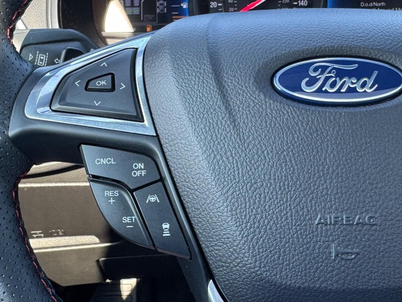 Ford Edge Vehicle Full-screen Gallery Image 22