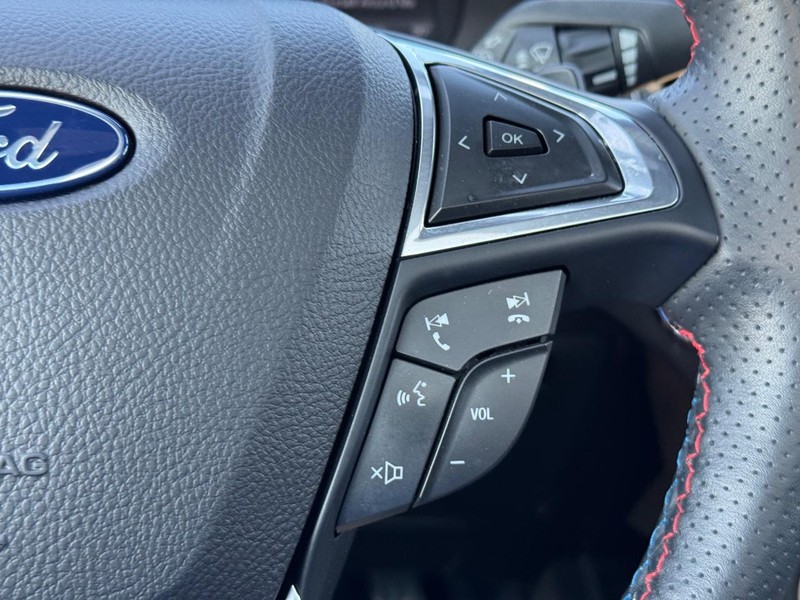 Ford Edge Vehicle Full-screen Gallery Image 23