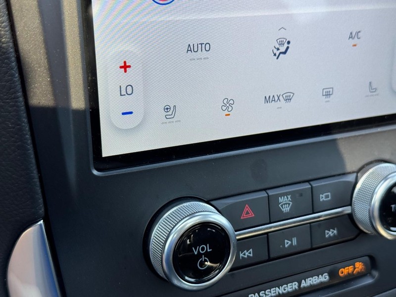 Ford Edge Vehicle Full-screen Gallery Image 24