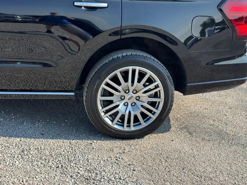 Ford Expedition Vehicle Full-screen Gallery Image 11