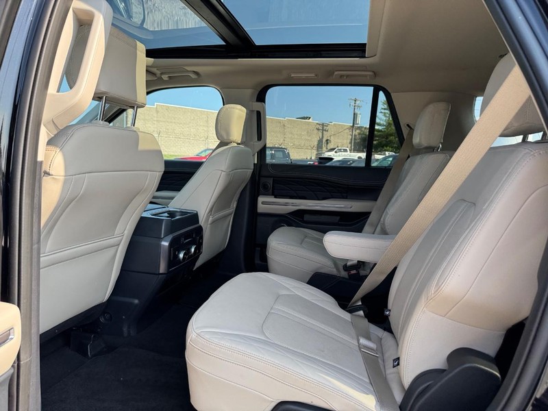 Ford Expedition Vehicle Full-screen Gallery Image 12