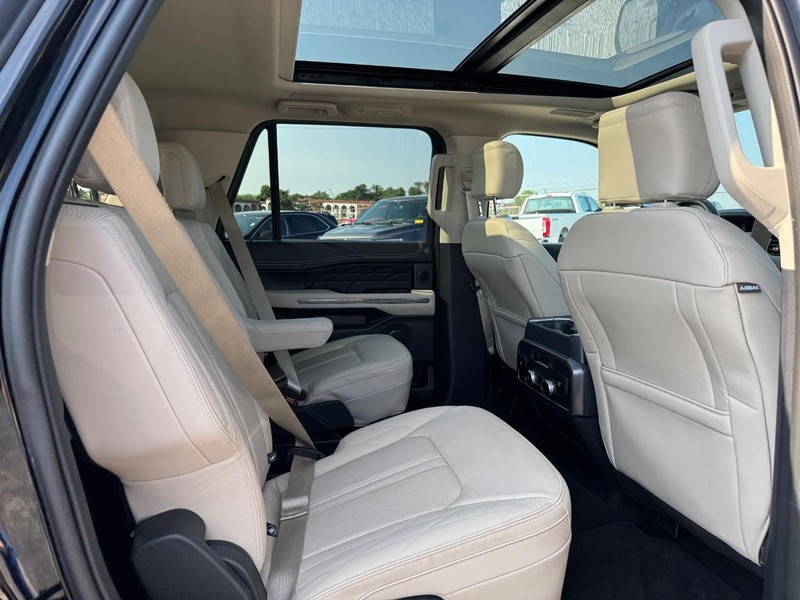 Ford Expedition Vehicle Full-screen Gallery Image 16