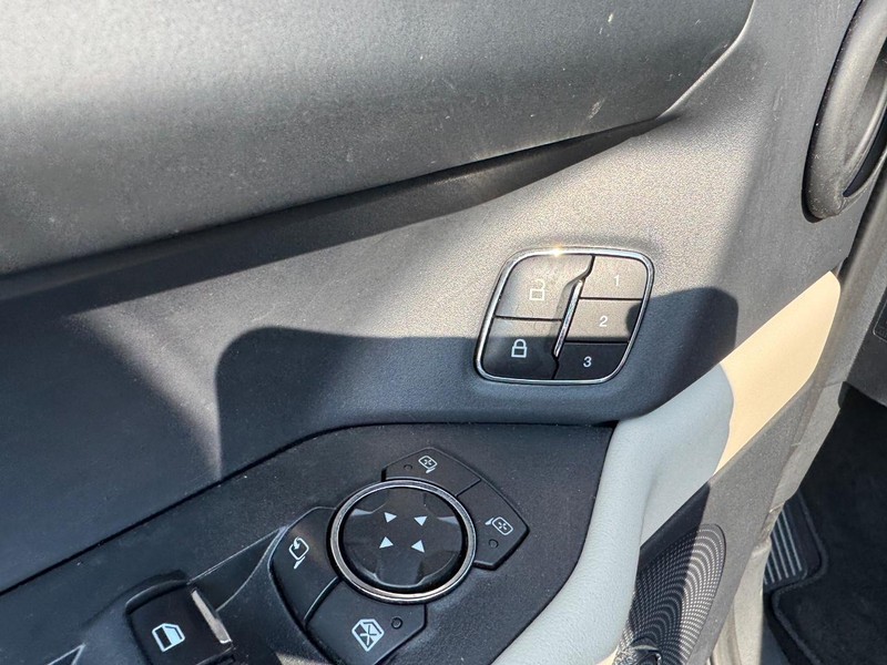 Ford Expedition Vehicle Full-screen Gallery Image 22