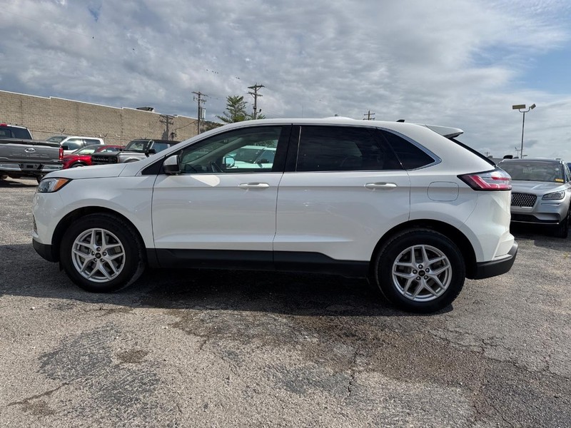 Ford Edge Vehicle Full-screen Gallery Image 11