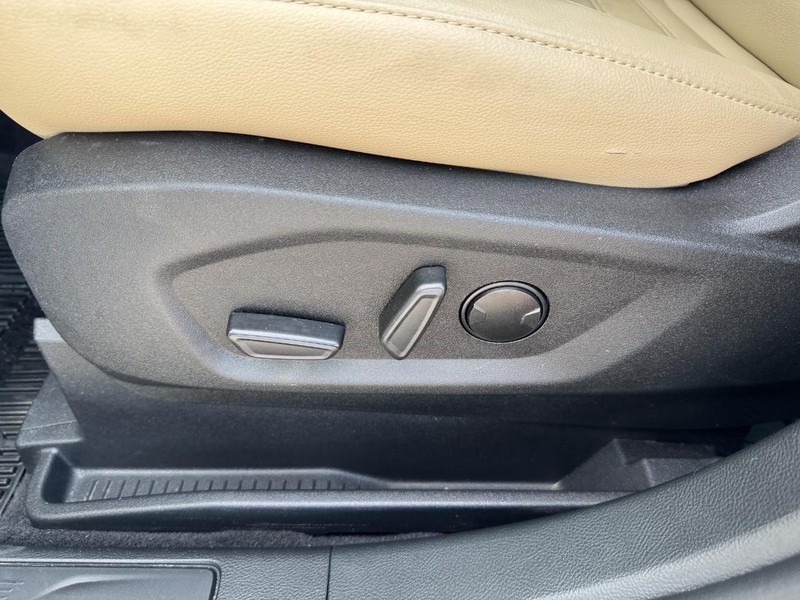 Ford Edge Vehicle Full-screen Gallery Image 18