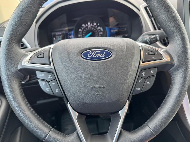 Ford Edge Vehicle Full-screen Gallery Image 20
