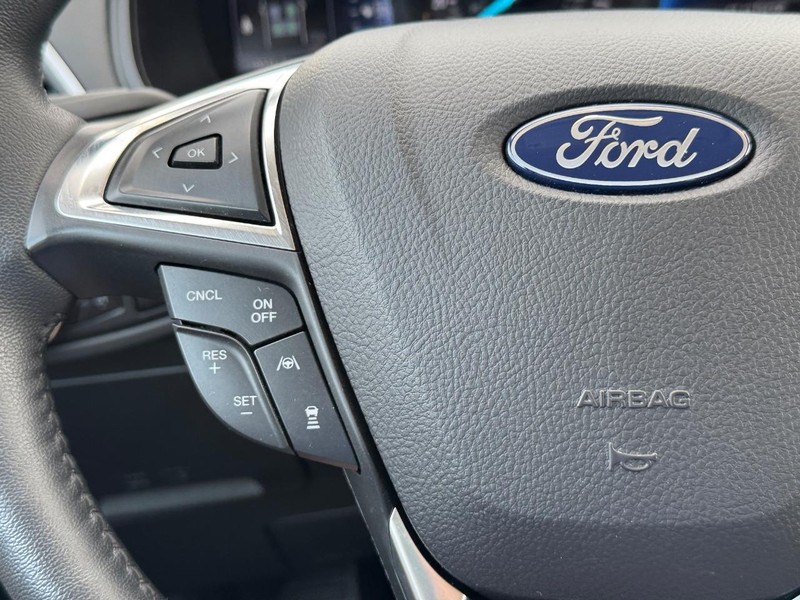 Ford Edge Vehicle Full-screen Gallery Image 21