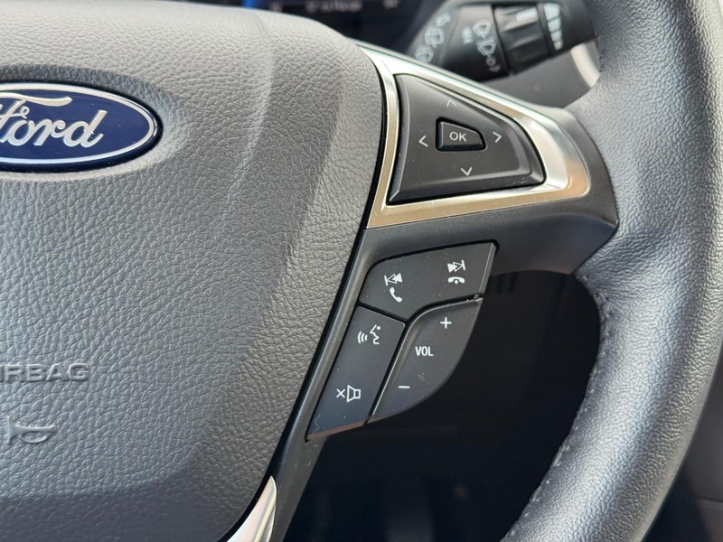 Ford Edge Vehicle Full-screen Gallery Image 22