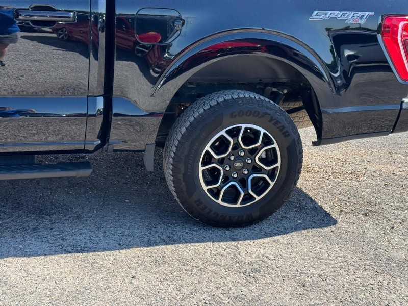 Ford F-150 Vehicle Full-screen Gallery Image 11