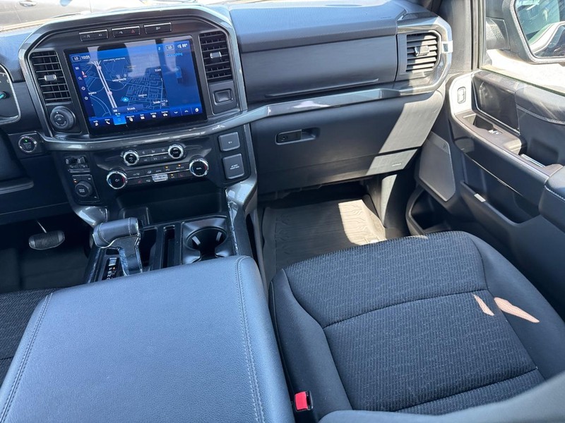 Ford F-150 Vehicle Full-screen Gallery Image 16