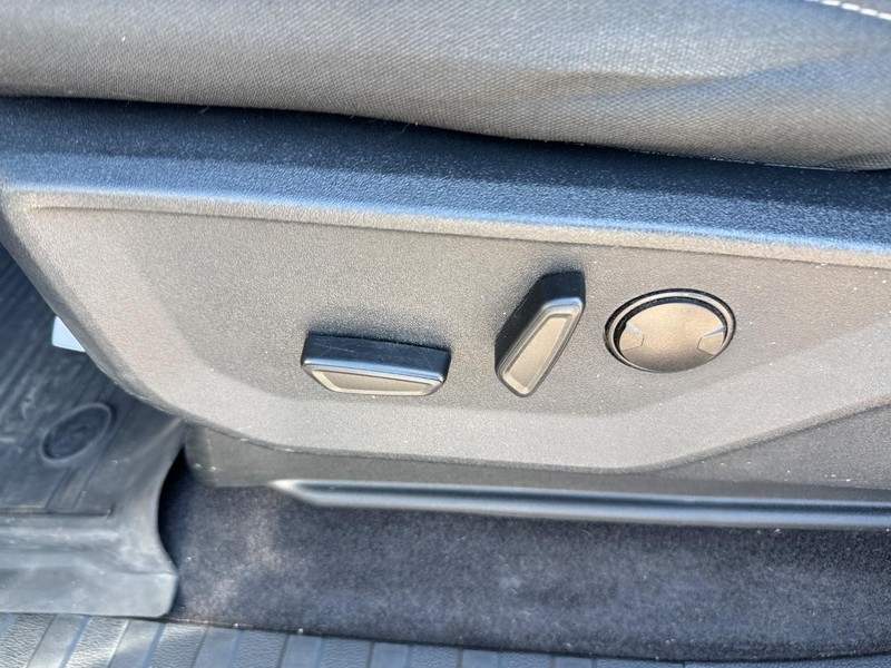Ford F-150 Vehicle Full-screen Gallery Image 17