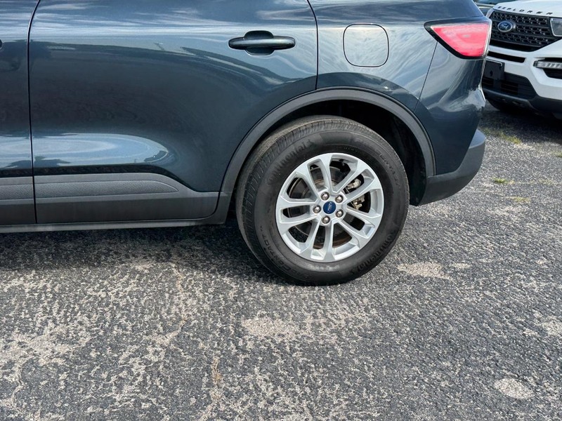 Ford Escape Vehicle Full-screen Gallery Image 11