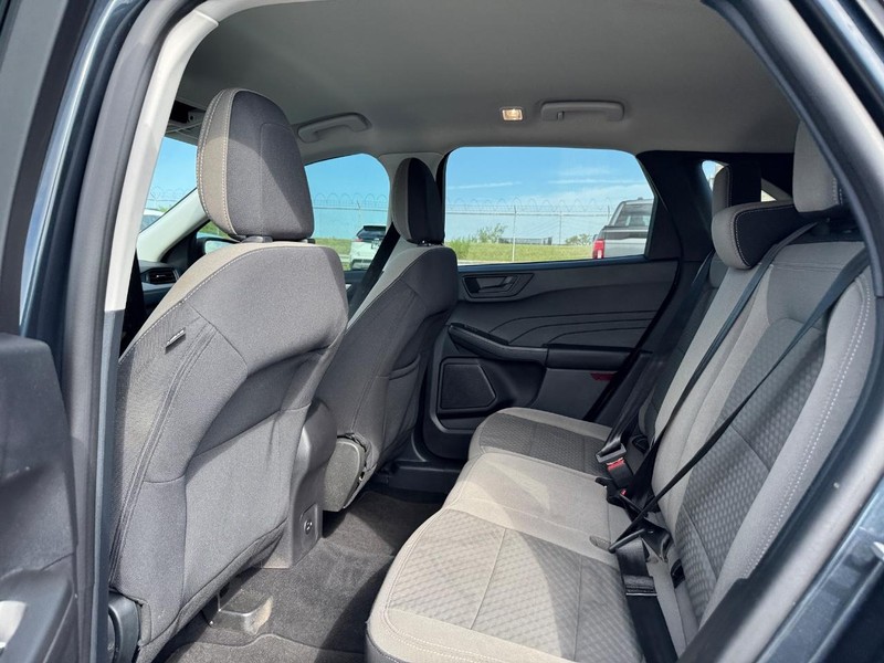 Ford Escape Vehicle Full-screen Gallery Image 12