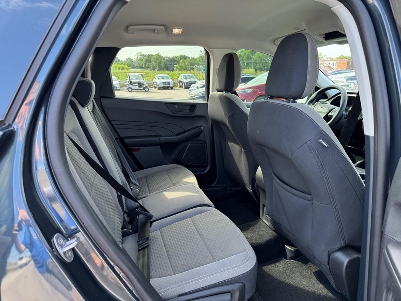 Ford Escape Vehicle Full-screen Gallery Image 13