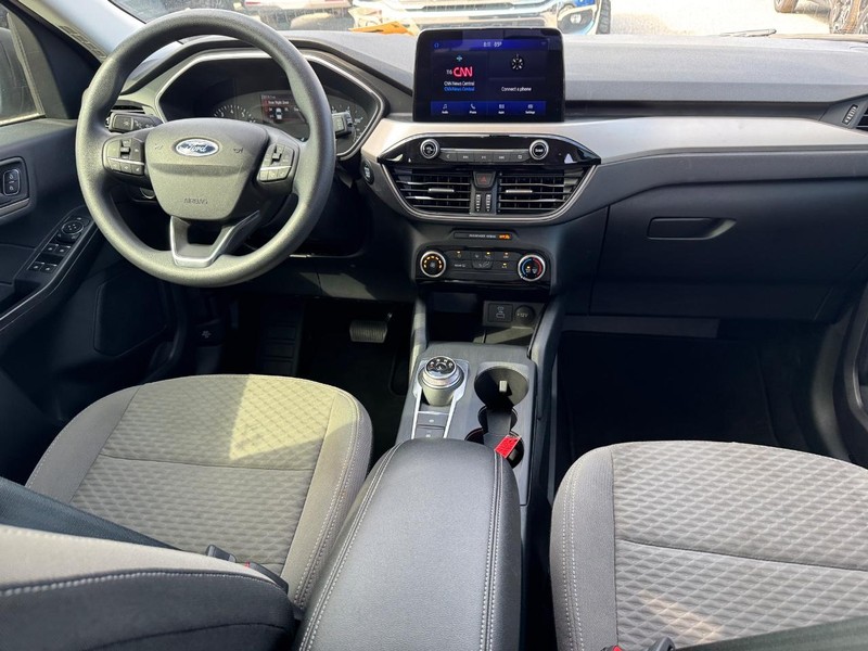Ford Escape Vehicle Full-screen Gallery Image 14