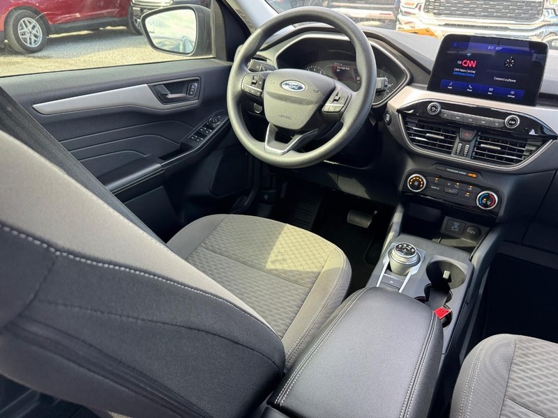 Ford Escape Vehicle Full-screen Gallery Image 15