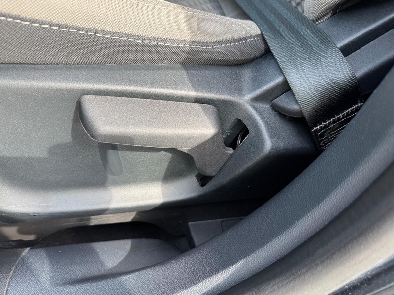 Ford Escape Vehicle Full-screen Gallery Image 17