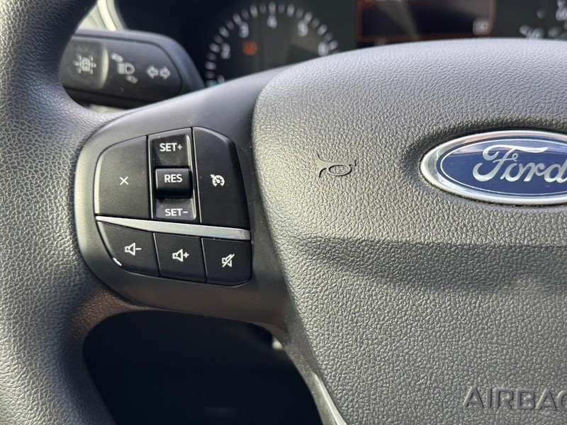 Ford Escape Vehicle Full-screen Gallery Image 20