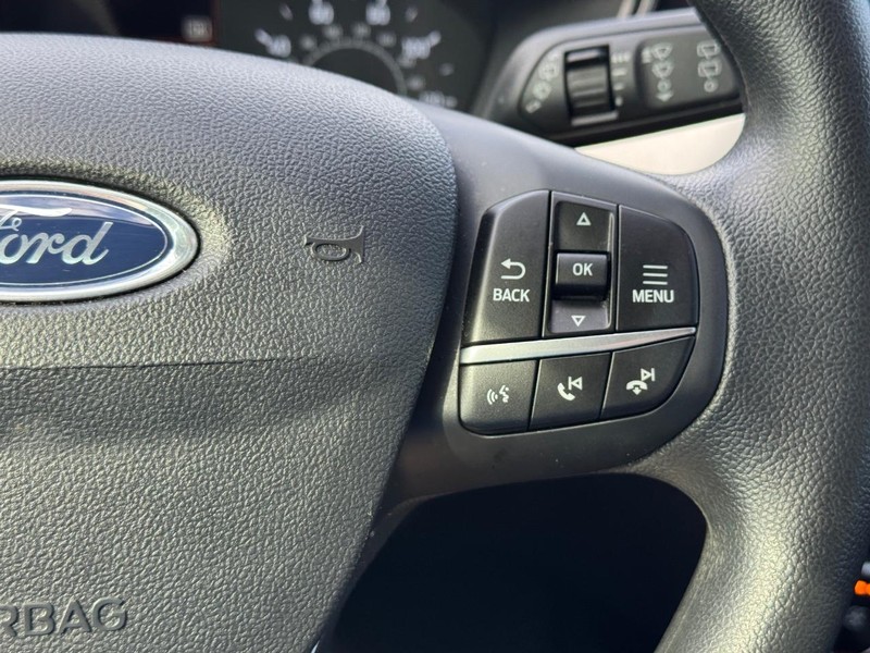 Ford Escape Vehicle Full-screen Gallery Image 21