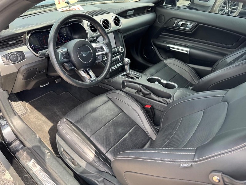 Ford Mustang Vehicle Full-screen Gallery Image 13