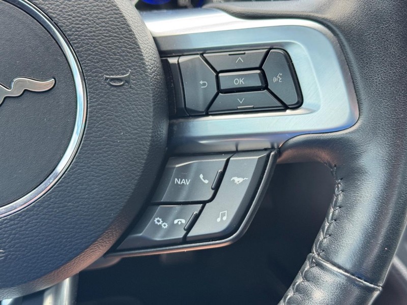 Ford Mustang Vehicle Full-screen Gallery Image 21