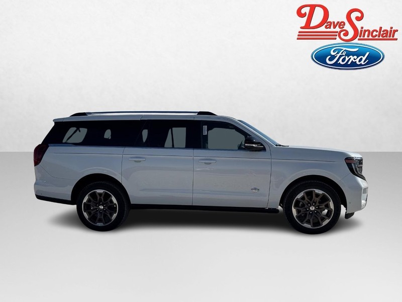 Ford Expedition Max Vehicle Full-screen Gallery Image 05