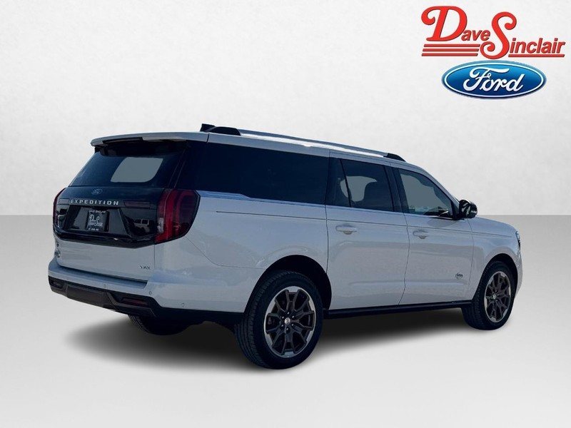 Ford Expedition Max Vehicle Full-screen Gallery Image 07