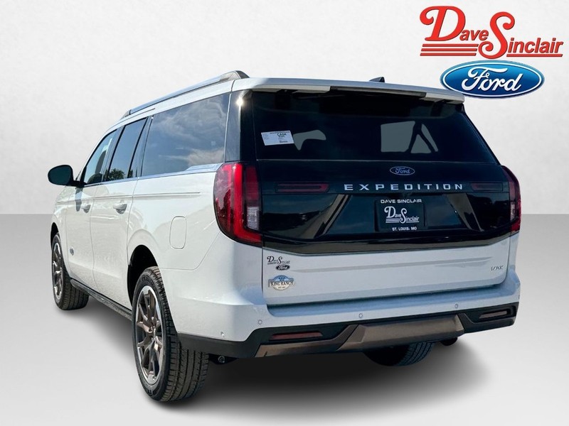 Ford Expedition Max Vehicle Full-screen Gallery Image 09