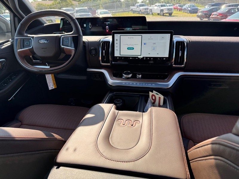 Ford Expedition Max Vehicle Full-screen Gallery Image 17